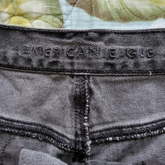 ๐ต 2 for $40 ๐ต AMERICAN EAGLE RIPPED MOM JEANS - Picture 9 of 11